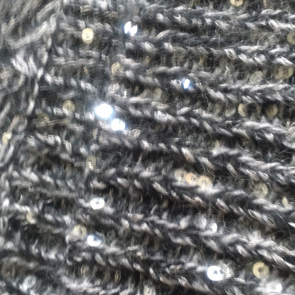 Express Shrug - Picture 2 of 5